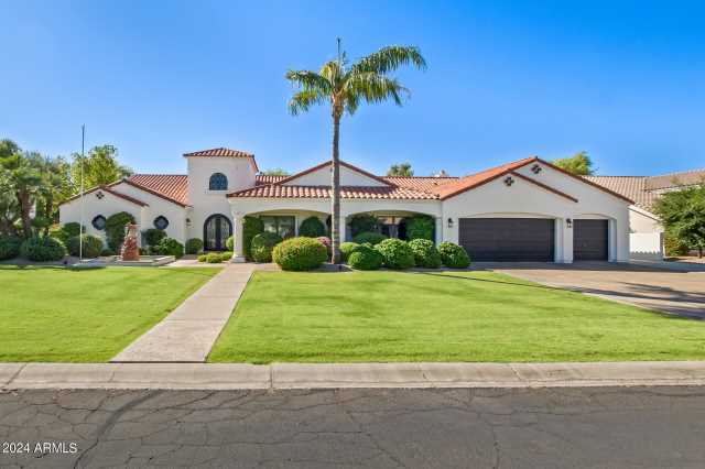 Photo of 10400 N 48TH Place, Paradise Valley, AZ 85253
