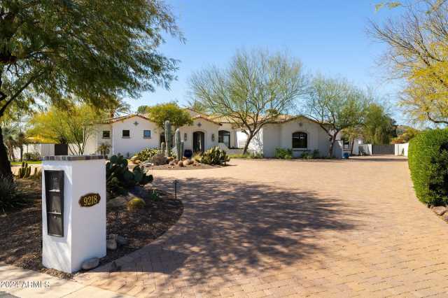 Photo of 9218 N 53RD Place, Paradise Valley, AZ 85253
